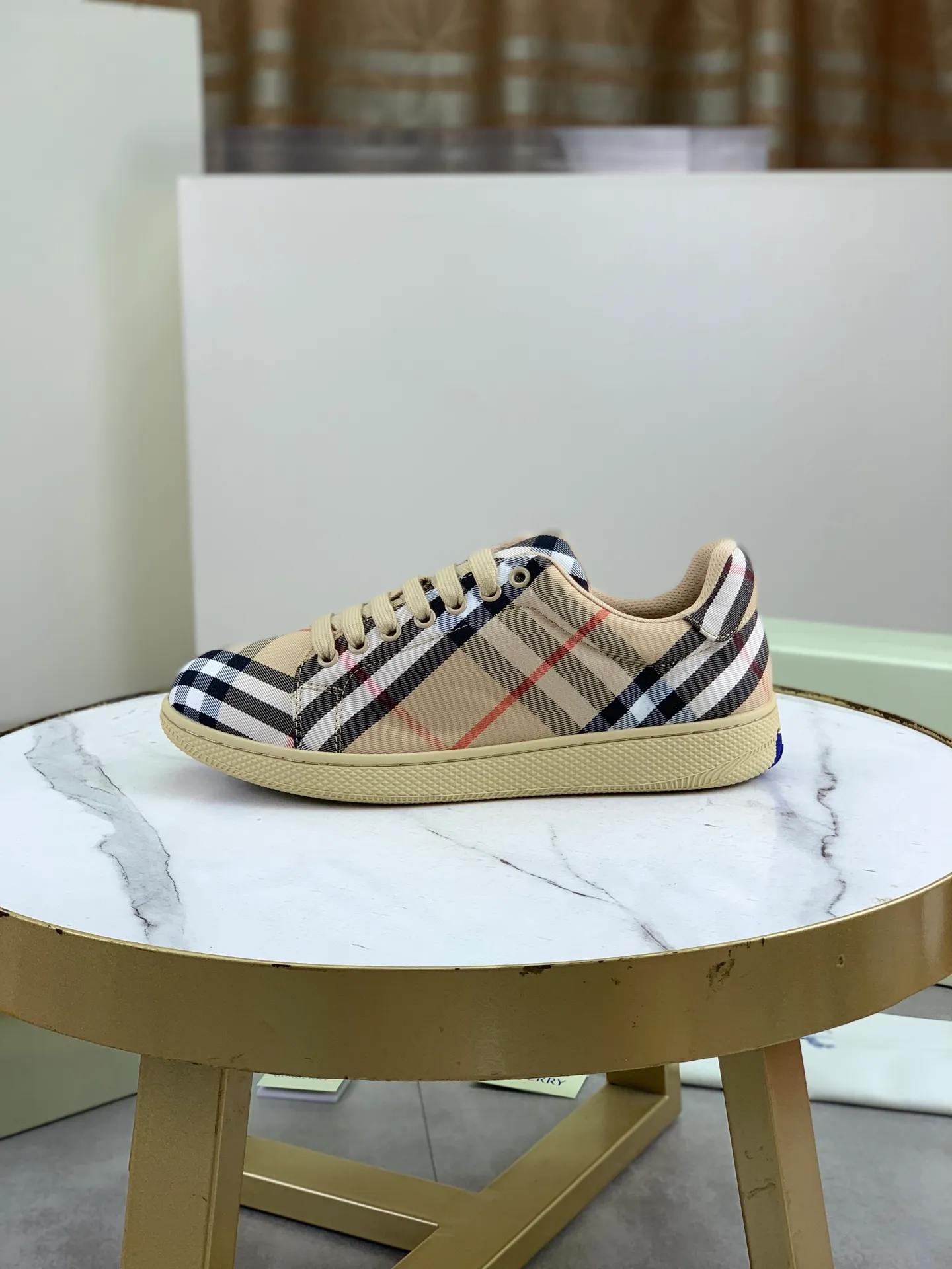 Factory price P580 [BURBERRY] Burberry - High-end quality original order - Upper: imported 🔝 original material - Lining: cowhide lining, feet; water-dyed cowhide - Outsole: ultra-light TPR rubber; two-color molded outsole - Super high quality control · Fine workmanship: highlighted (high-end, extravagance, grade) -Size: 38-46 (Male 38 46 can be customized) · Color: 4️⃣ colors available